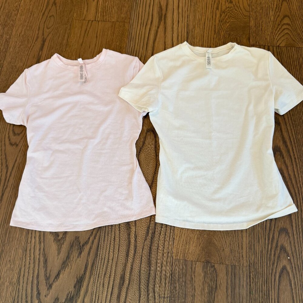 2 Skims fitted t-shirts in Ivory, Pink; Size S
